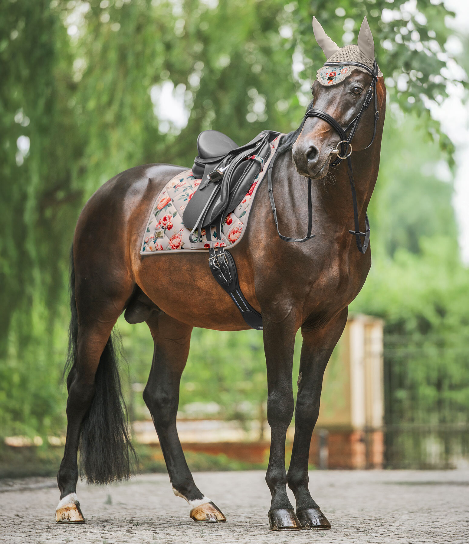 Outfit Flowers in champagner